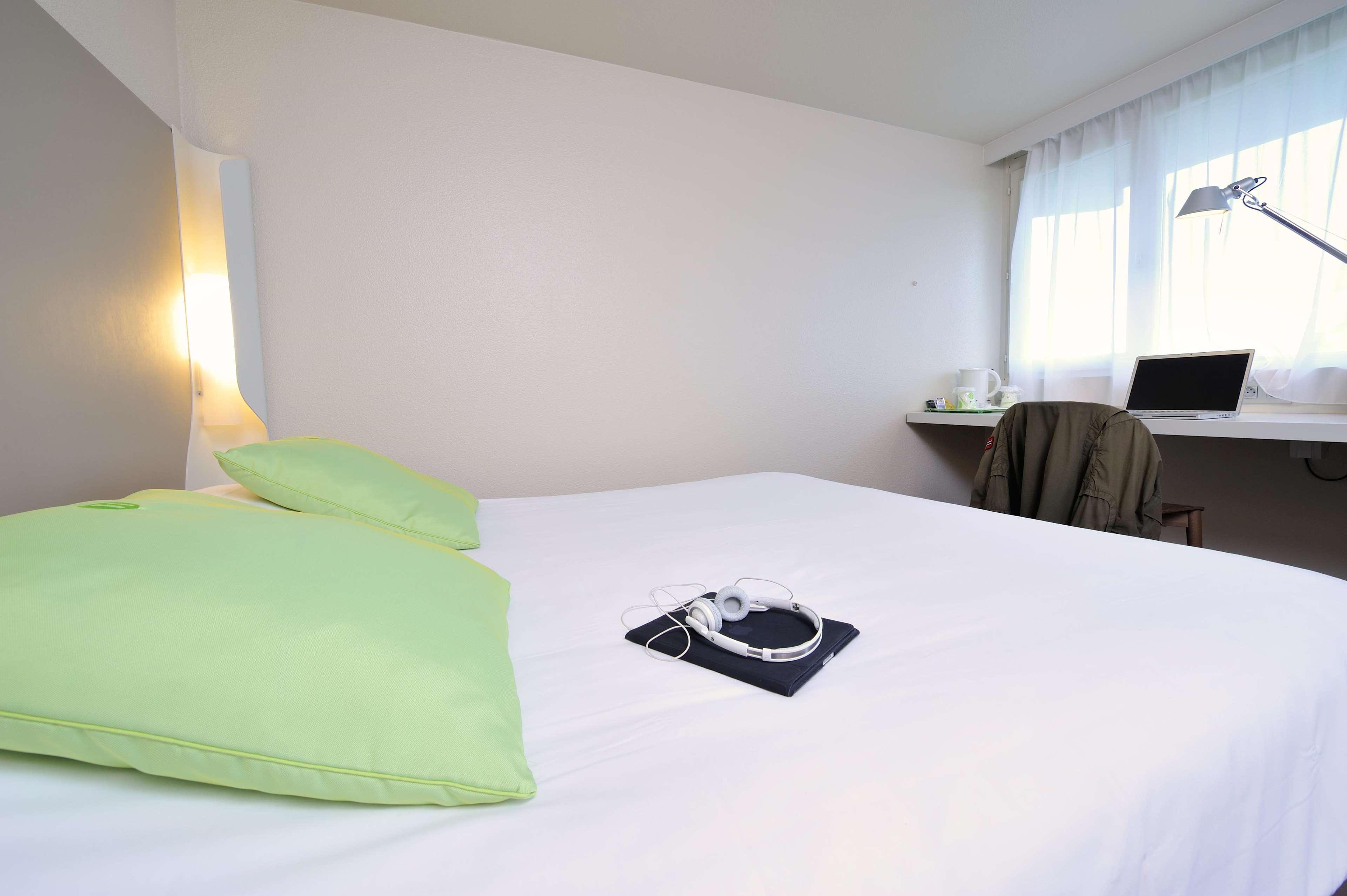 Campanile Reims Est - Taissy Hotel Exterior photo